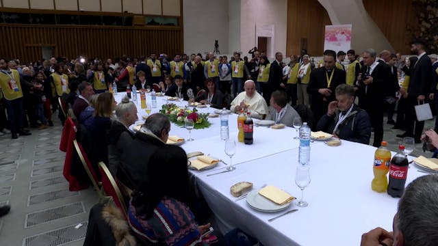 Pope eats lunch with 1,500 needy peop...