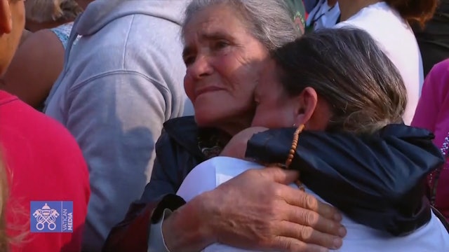 Strong emotion among pilgrims during Pope Francis' arrival in Fatima