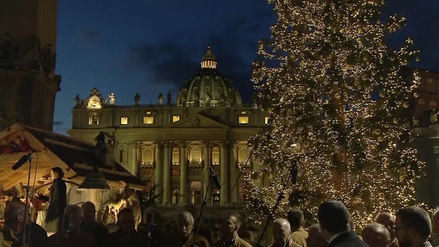 La Navidad llega al Vaticano con el pesebre y el árbol de la plaza de San Pedro