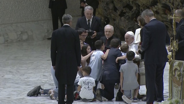 Pope meets with families of the Neocatechumenal Way who will go on mission