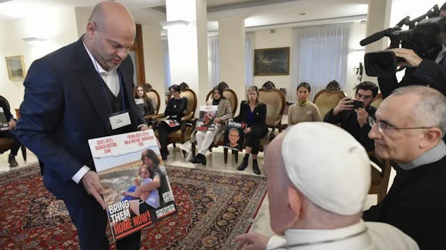 Noviembre 2023: El papa recibe a fami...