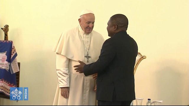 Pope in Mozambique supports peace process and greets leaders from all sides