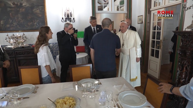 WYD tradition: group of young people share lunch with Pope Francis in Lisbon