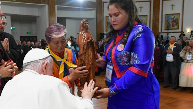 Pope's advice to missionaries: unity with the bishop, silent prayer, poverty