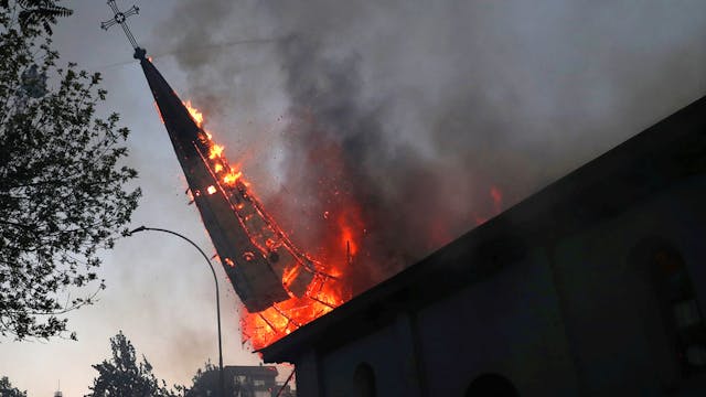 Militares de Myanmar queman iglesias ...