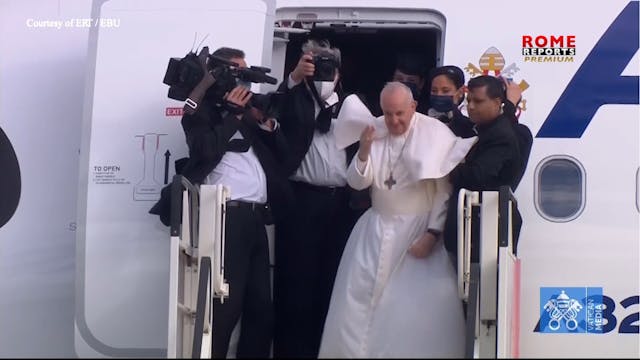 Pope Francis stumbles while boarding ...