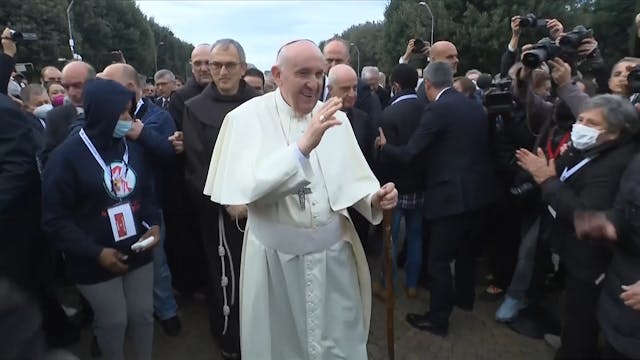 Pope Francis walks through Assisi wit...