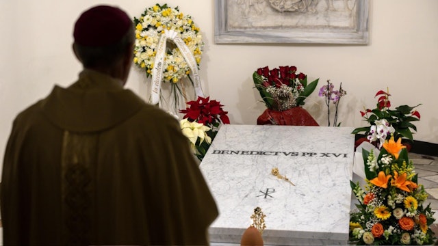 Ganswein: “La vida de Benedicto XVI merece que se abra su causa de canonización”