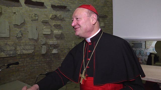 El cardenal Gianfranco Ravasi celebra...