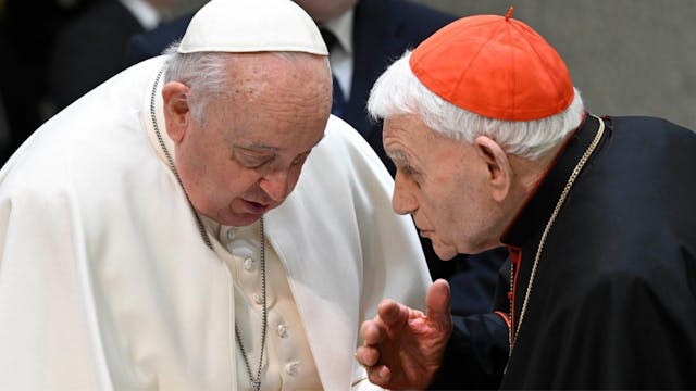 Francisco homenajea al cardenal que p...