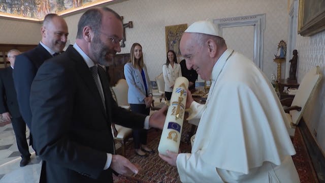 Pope Francis receives candle with Bav...