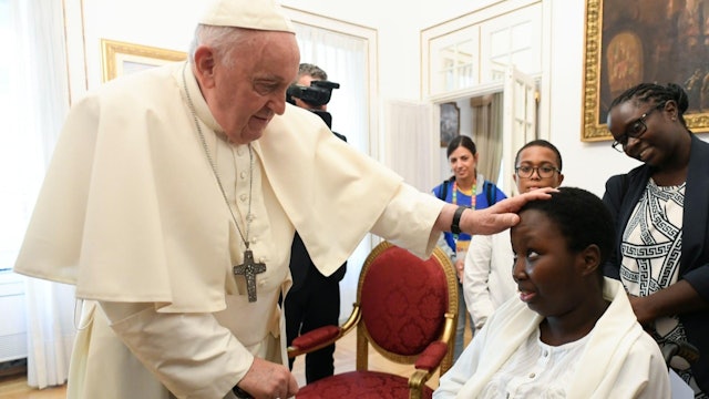 The Pope´ off-schedule meetings with a 106-year-old woman and a sick young woman