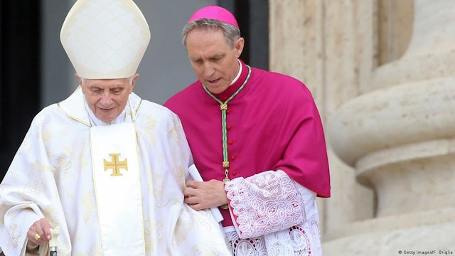 ¿Quiénes están cuidando de Benedicto XVI?