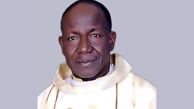Papa reza por sacerdote nigeriano asesinado: Cuántos cristianos sufren violencia