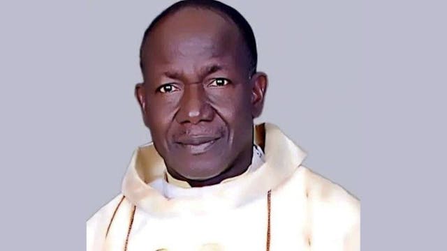 Papa reza por sacerdote nigeriano ase...