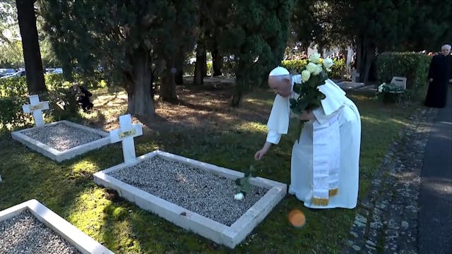 Papa celebra misa difuntos en cemente...