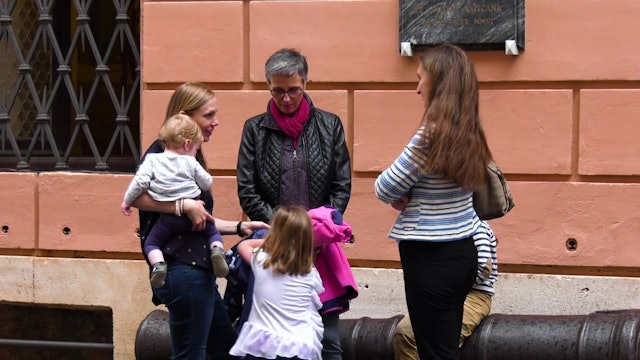 Wives of Swiss Guards: Schedules, kids and school create a Vatican adventure