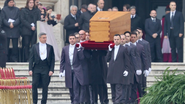 Vatican pallbearers solemnly carry Pope emeritus' coffin into St. Peter's Square