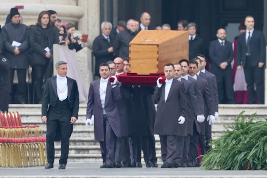 Vatican pallbearers solemnly carry Pope emeritus' coffin into St. Peter's Square