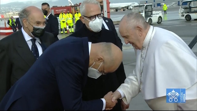 Pope Francis says goodbye to Cyprus and hello to Greece