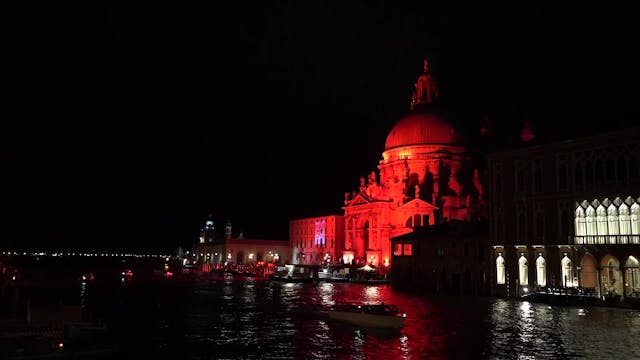 Venice turns red to denounce Christia...