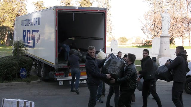 Ukrainians in Rome send dozens of tru...