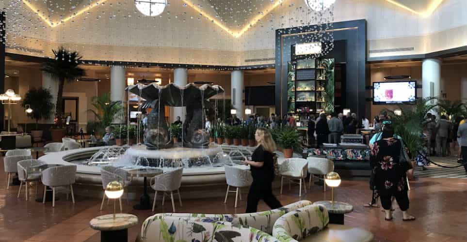 Walkie Talkie: Boardwalk, Dolphin & Swan