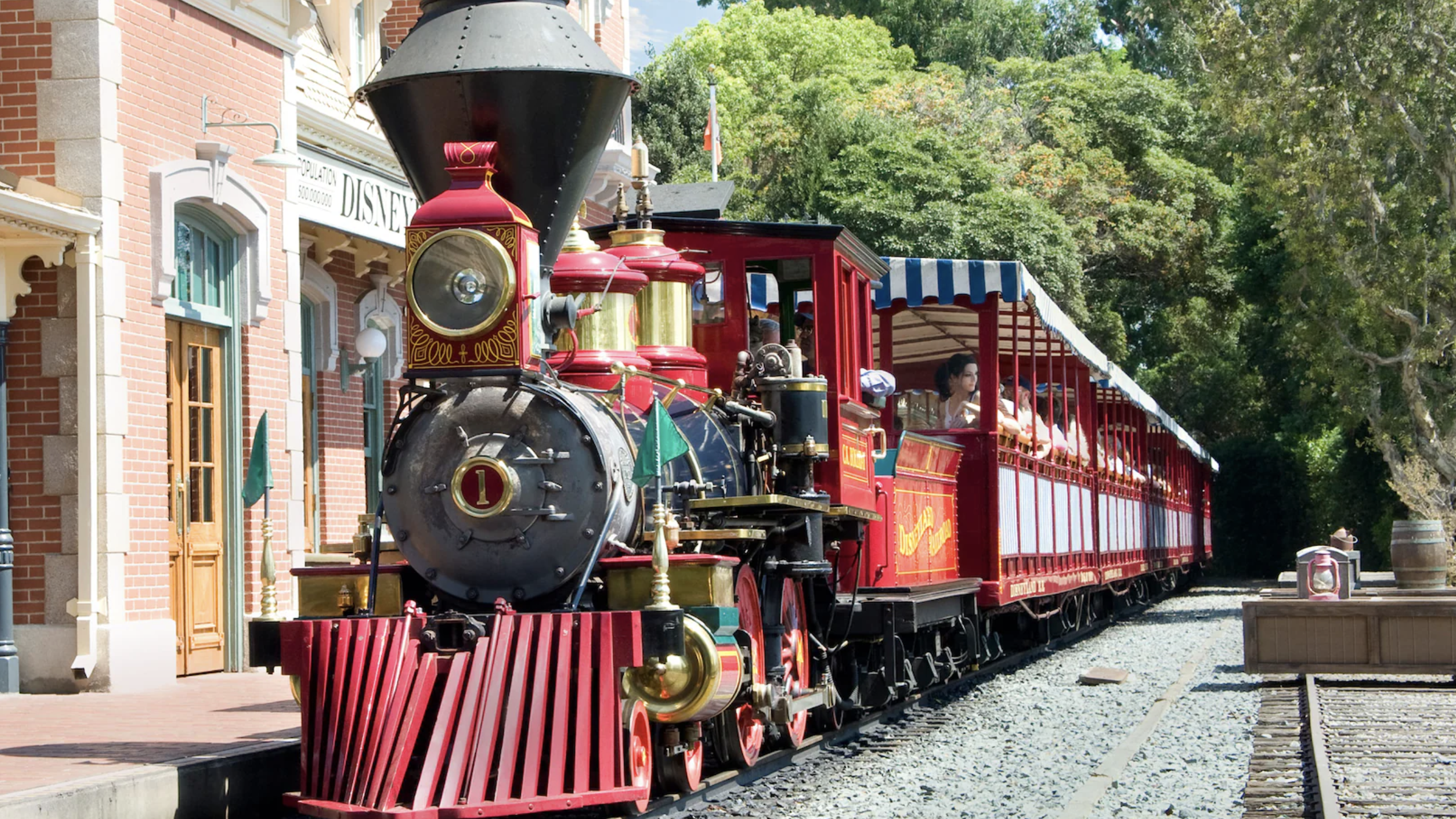 Ride the Railroad and walk to DCA