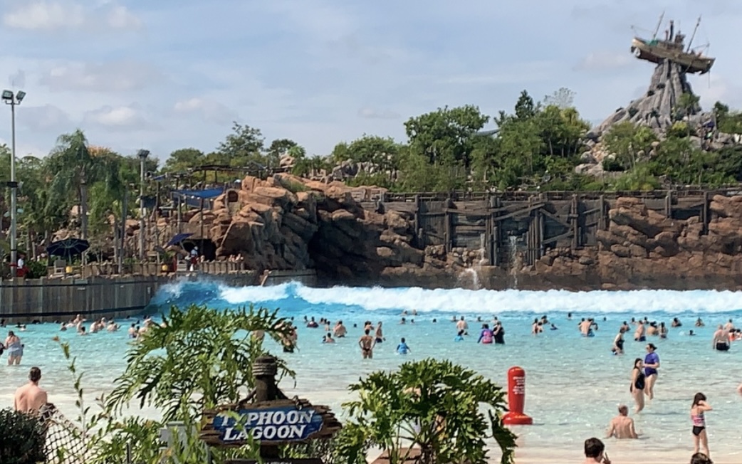 Typhoon Lagoon: Wave Pool