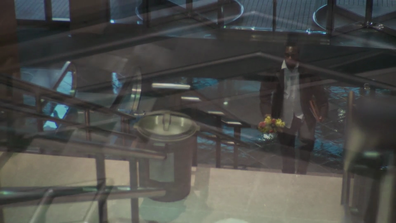 The Locals - S01Ep02