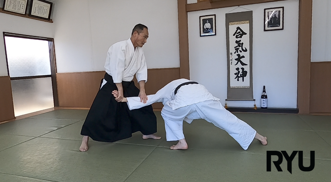 後ろ片手襟持ち三ヶ条抑え（二）Ushiro katate eri mochi sankajo osae (2)