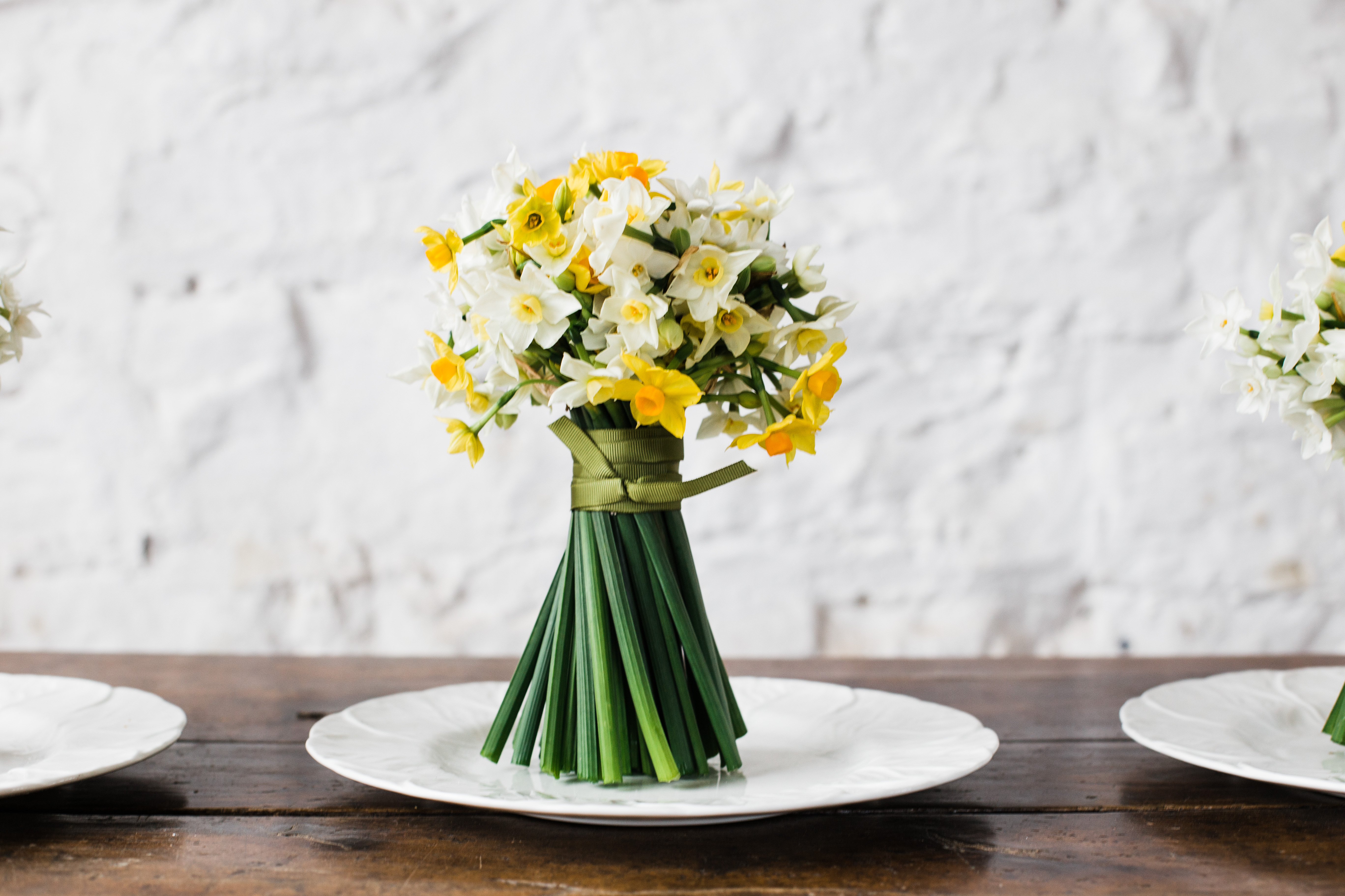 narcissi on a plate 