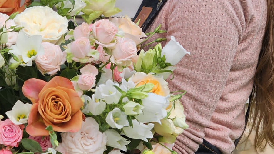 Blooming under sun - tips for working with flowers in heat. 