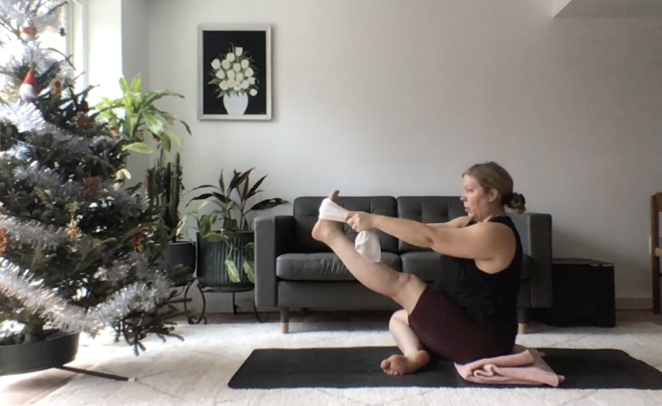 Mindful Hot - Enter the Darkness / Hamstrings & Folds (60 mins)