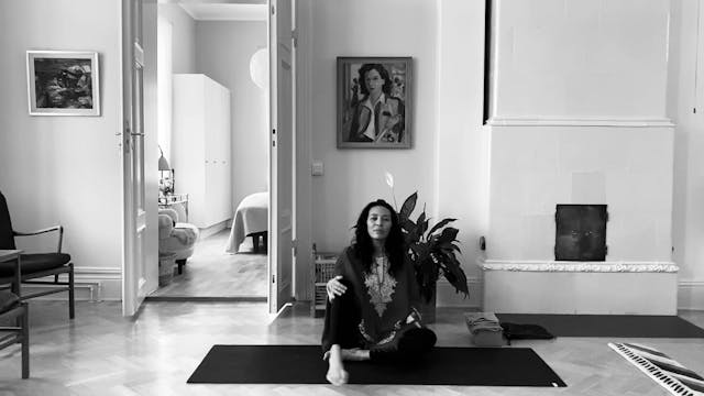 Essential Ashtanga flow w Johanna (42...