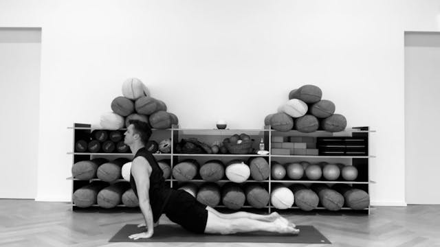 Yoga Flow "LegLove" w Shane (35 Min)
