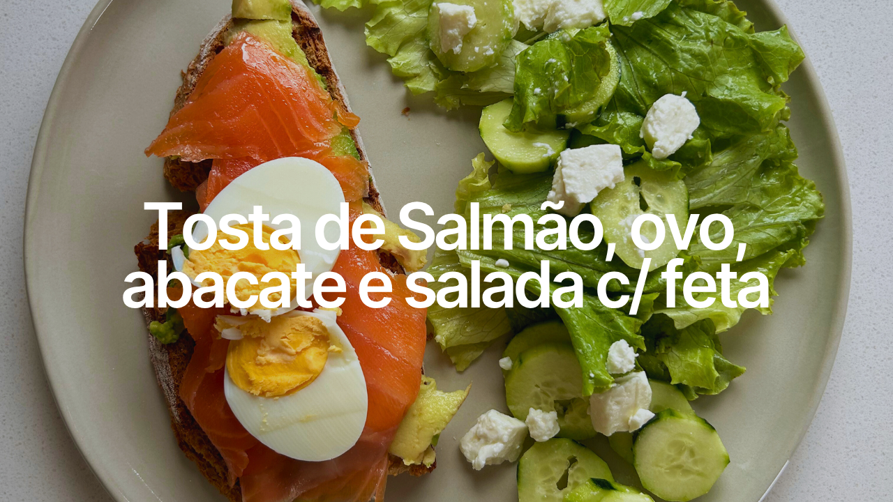 Tosta de Salmão, ovo, abacate e salada c/ feta