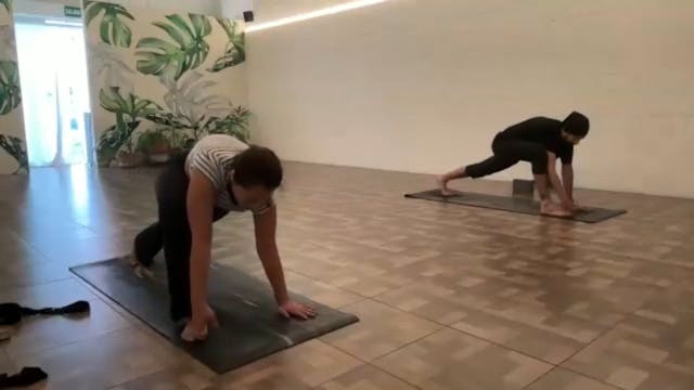 Power Vinyasa: Movilidad de Cadera 05...
