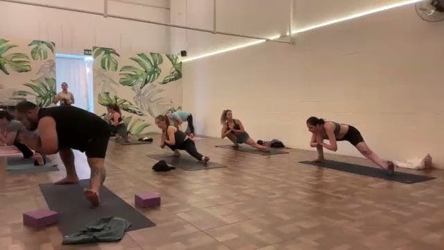 Vinyasa: Movilidad de cadera 23/oct/25