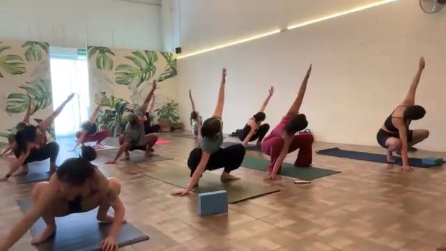 Vinyasa: Movilidad de cadera 03/04/25