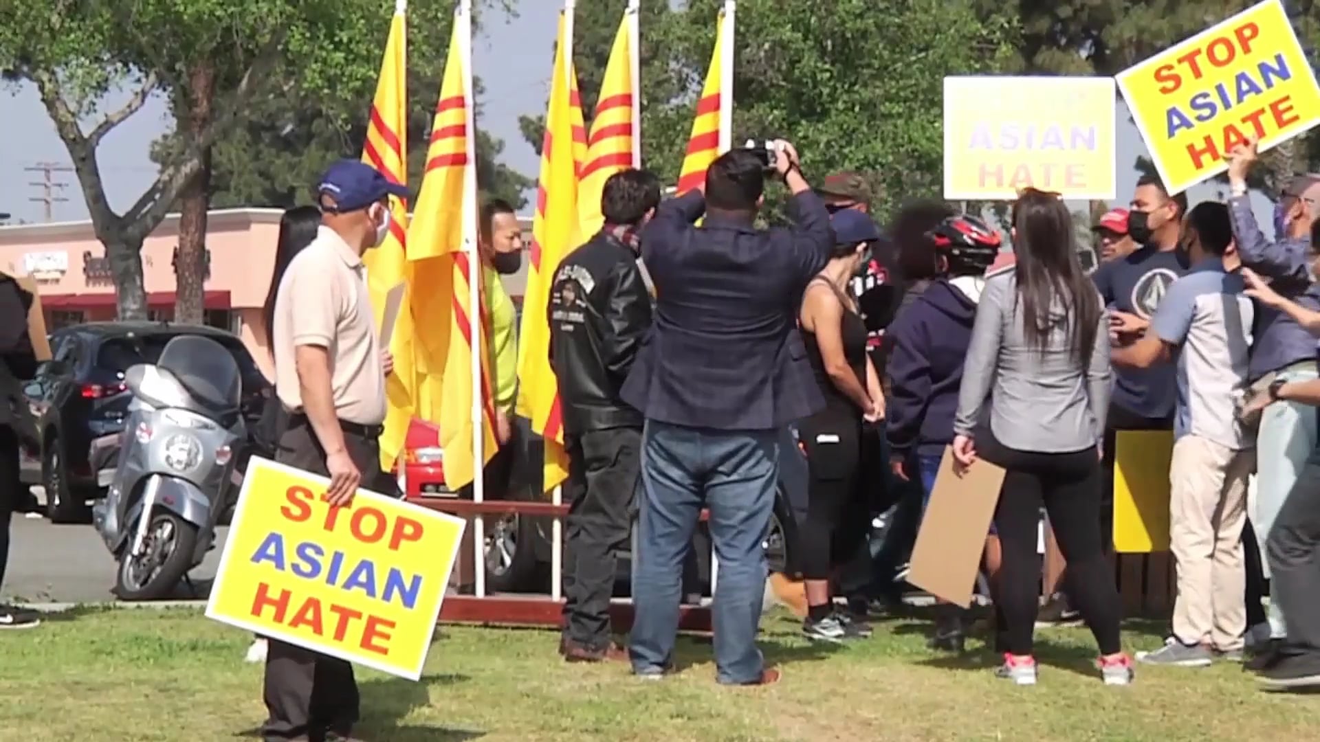 Bình Luận Tin Tức | 06/04/2021