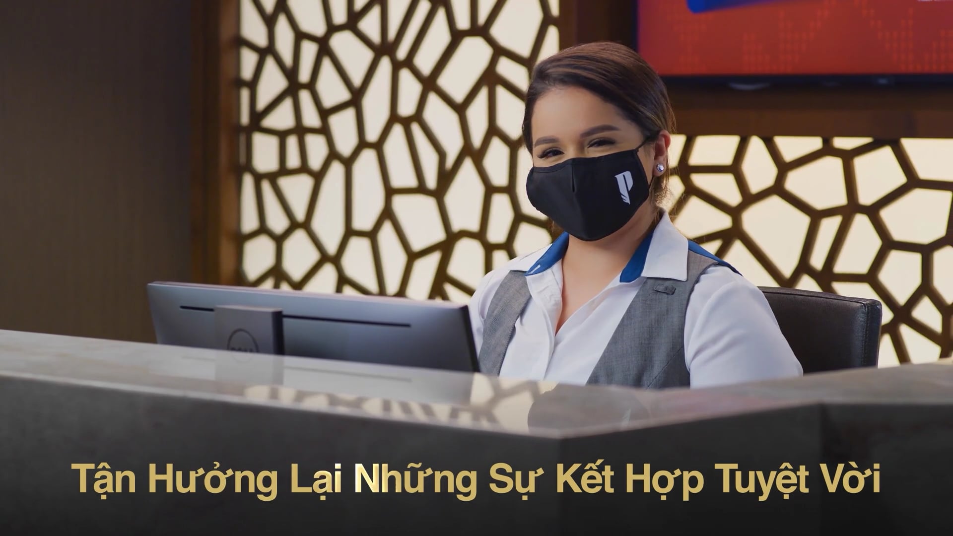 Hollywood First Look Features | 02/07/2021