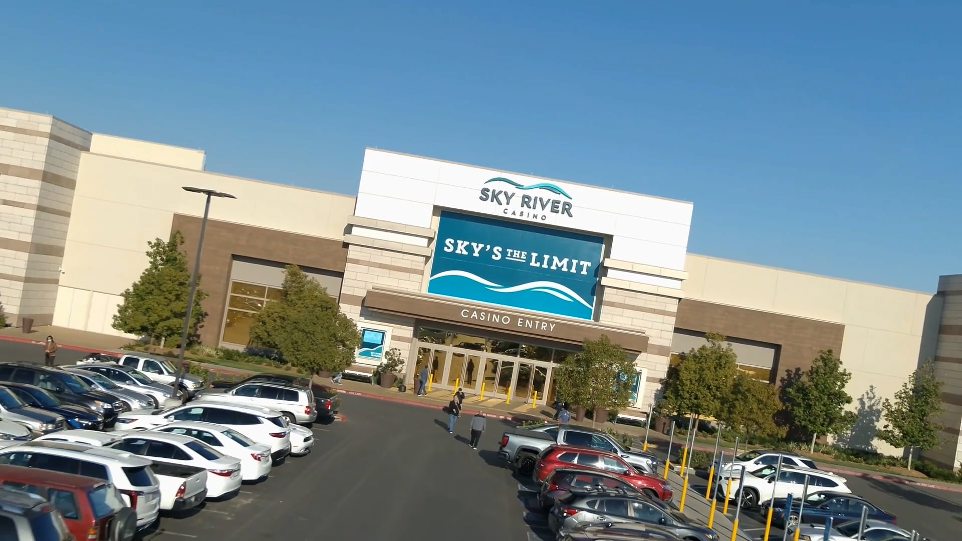 Hollywood First Look | 19/4/2025