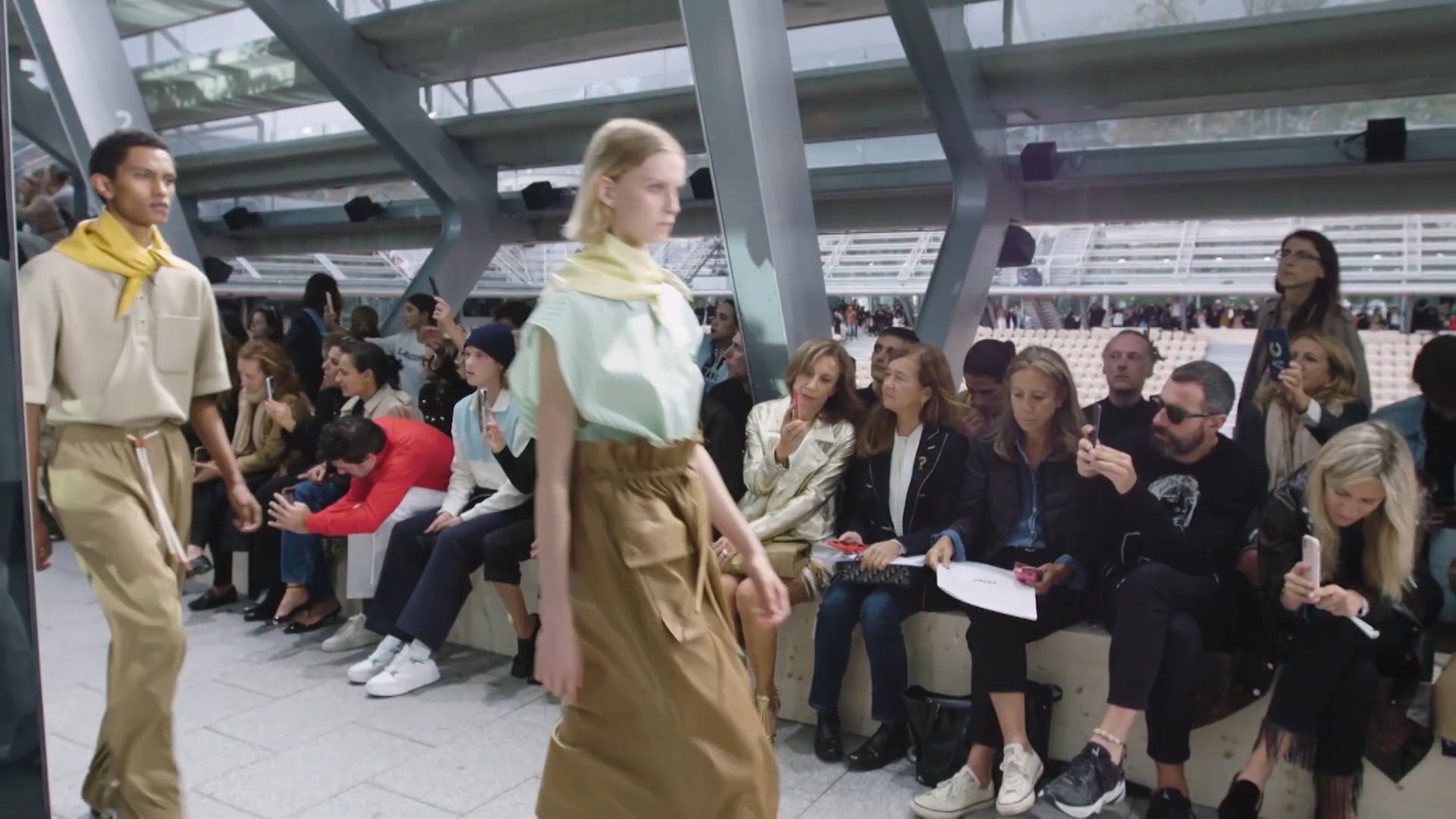 V New với Thuý Vi | Show 1041