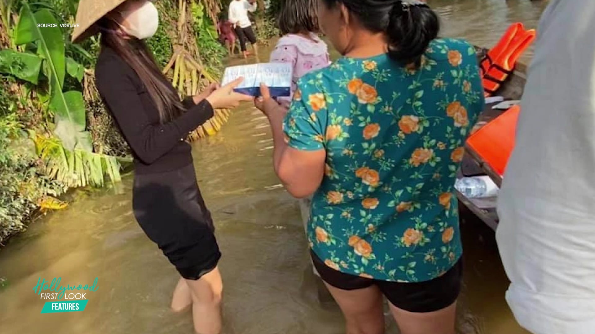 Hollywood First Look Features | 16/10/2020