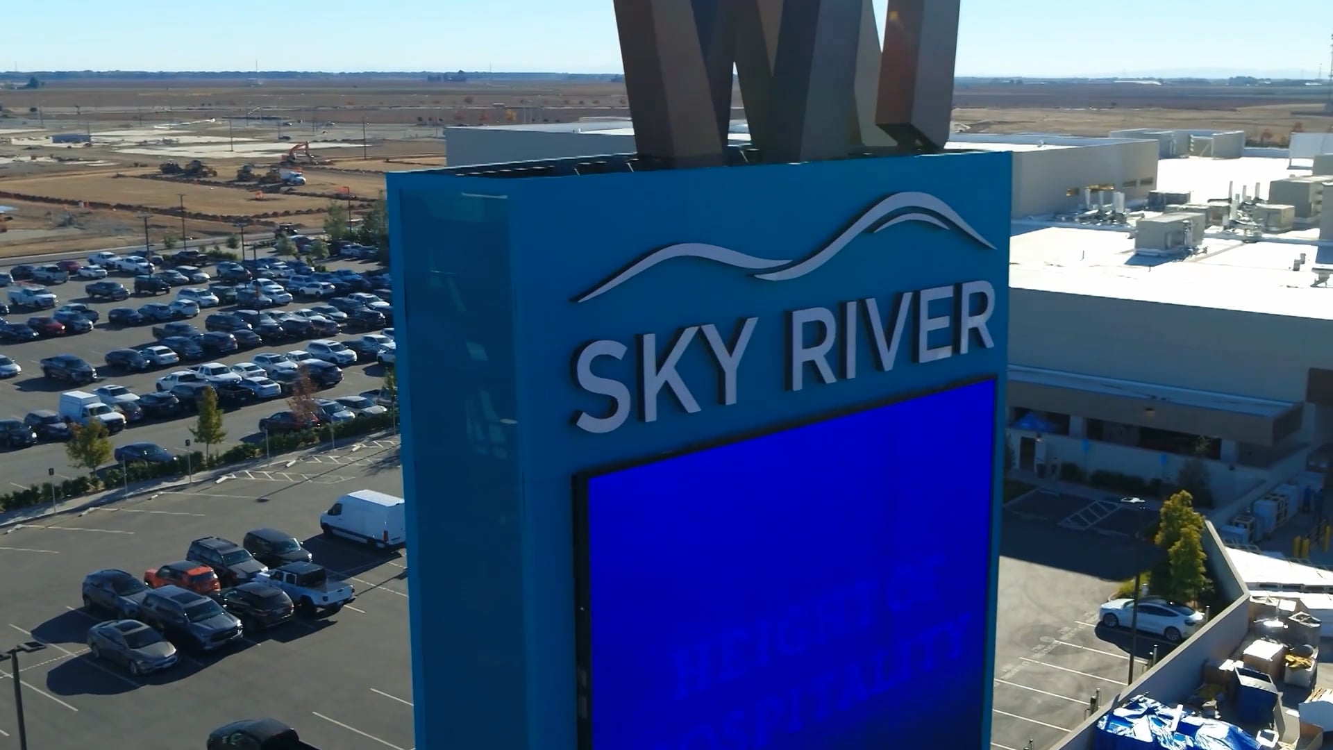 Hollywood First Look | 17/5/2025