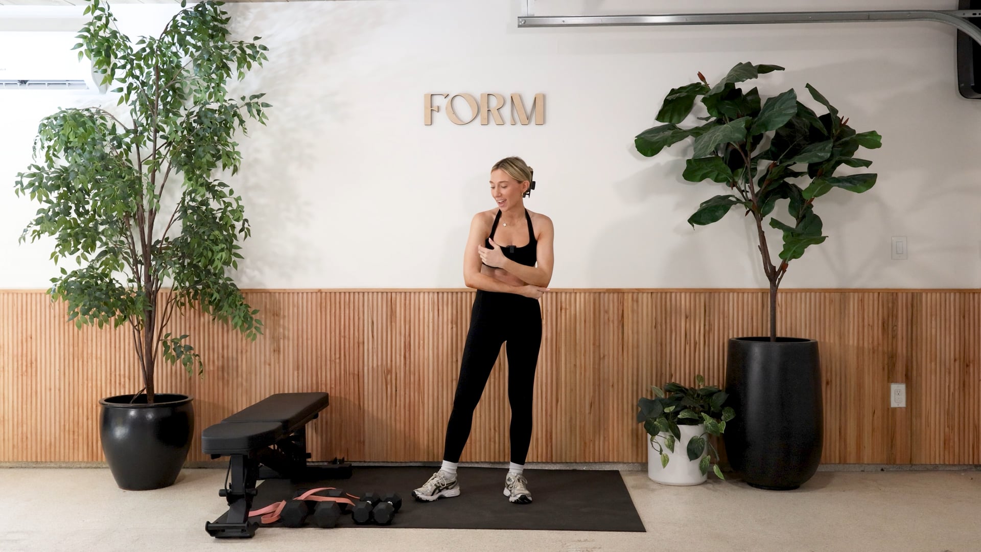 PRENATAL WEEK 16 | DAY 1 | 30 MINUTE FULL BODY WITH CALYN