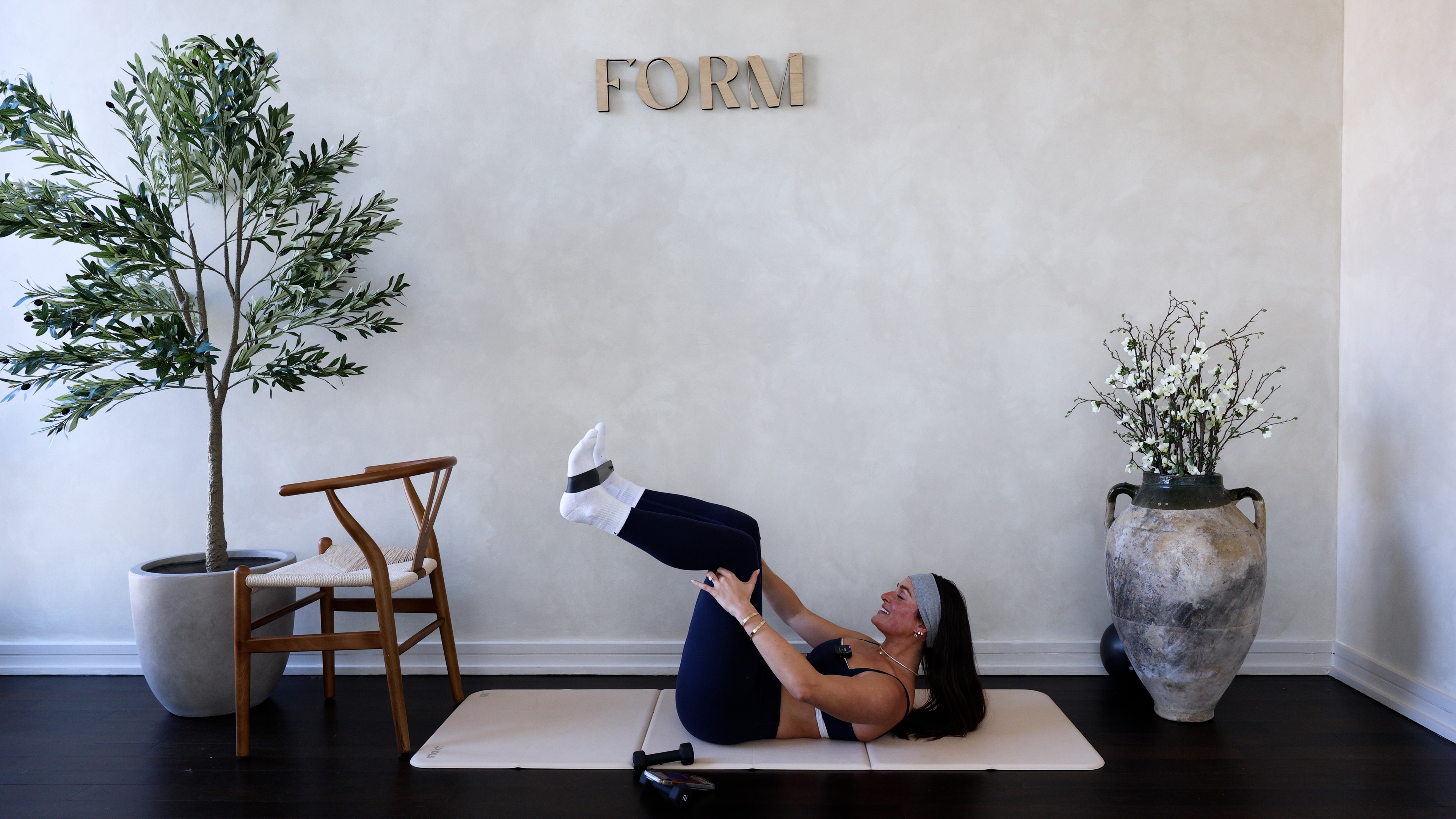 20 MINUTE LOWER BODY BANDED BARRE WITH GRACE