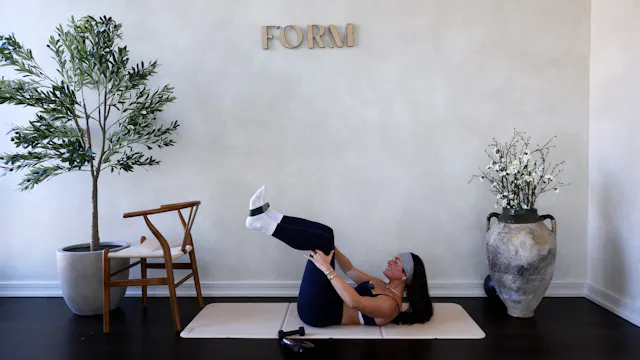 20 MINUTE LOWER BODY BANDED BARRE WIT...