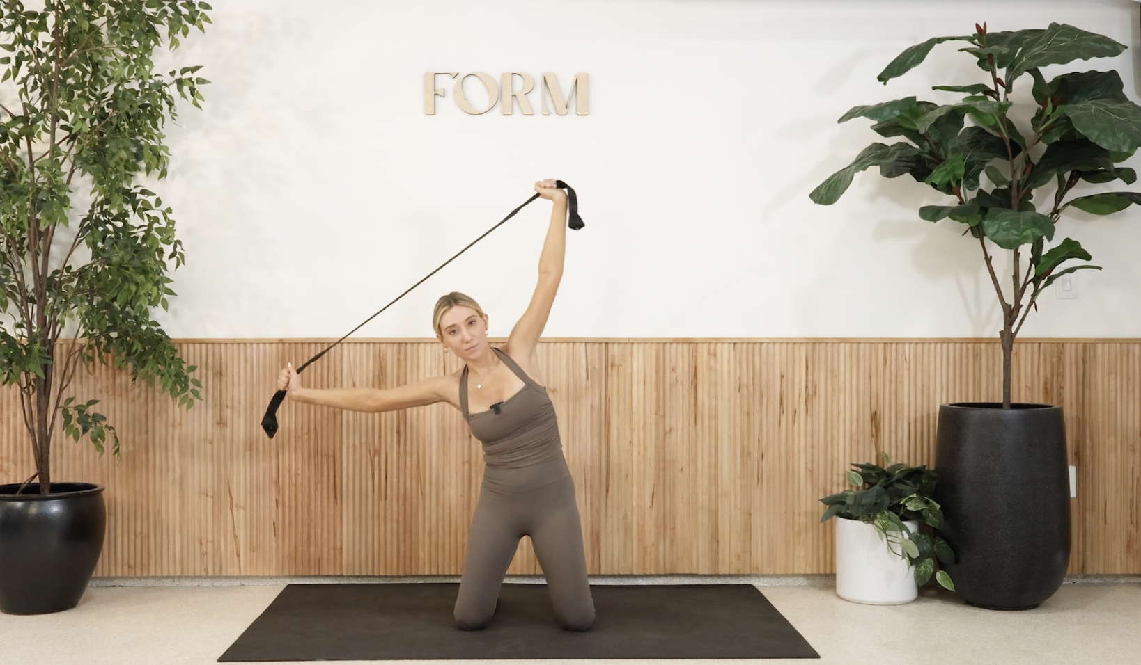 15 MINUTE STRETCH, LENGTHEN & RESTORE WITH CALYN